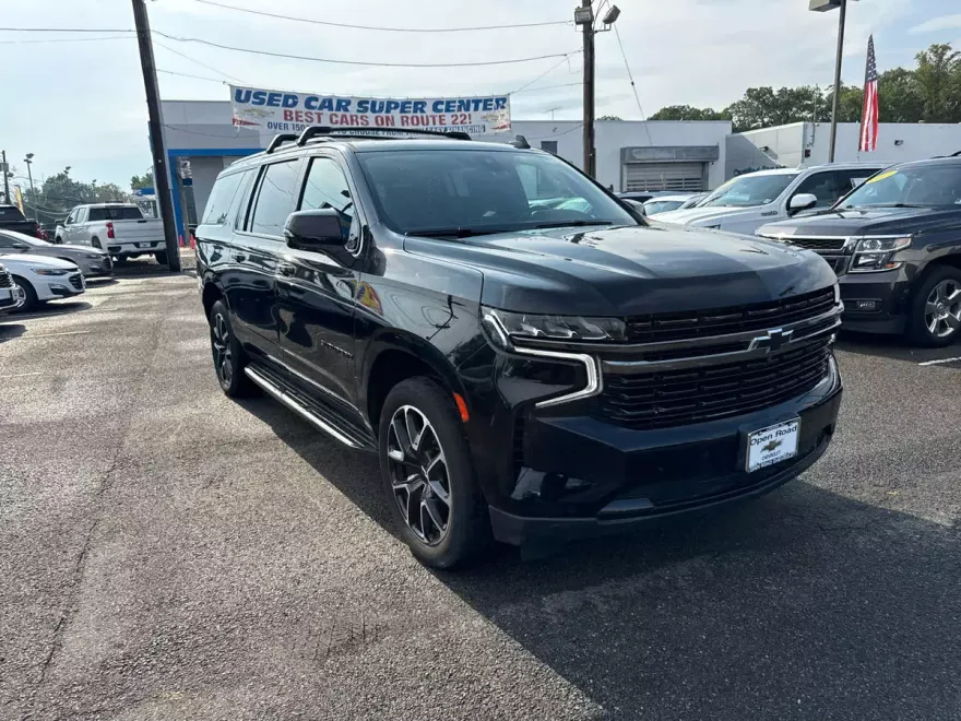 2022 Chevrolet Suburban RST photo 1