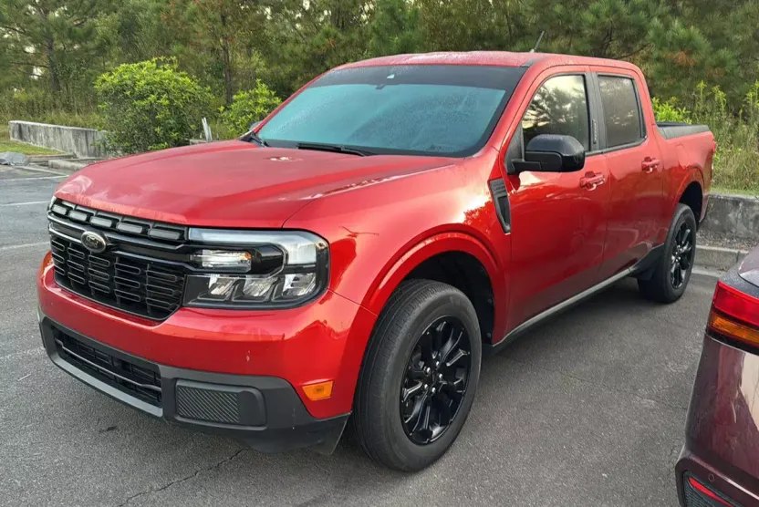2023 Ford Maverick Lariat photo 1