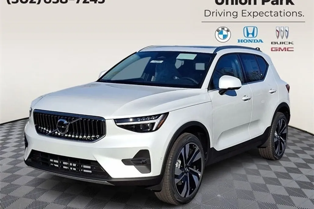 2025 Volvo XC40 photo 1