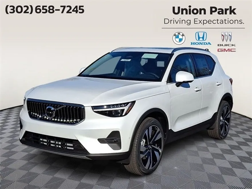 2025 Volvo XC40 photo 1