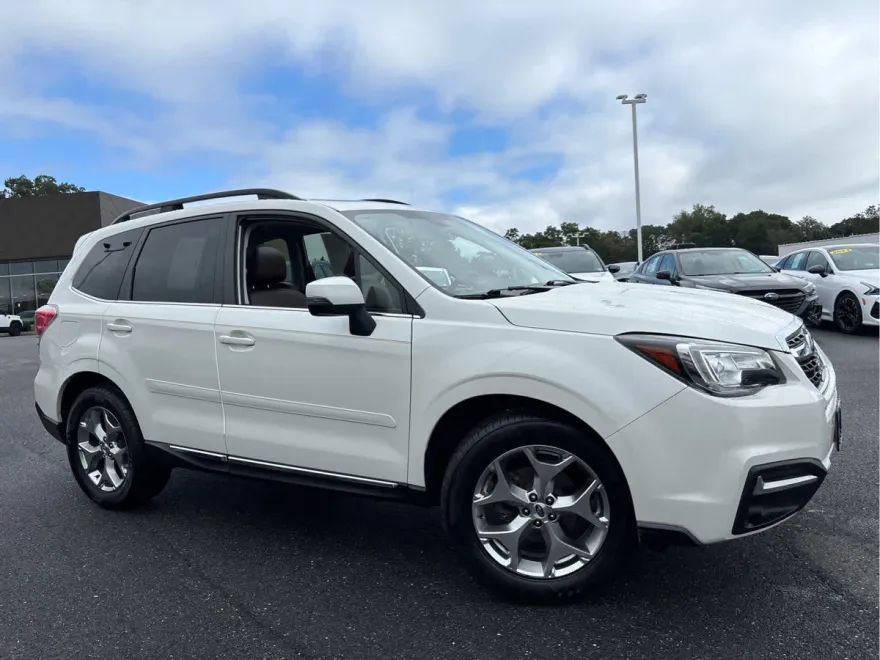 2018 Subaru Forester Touring photo 1