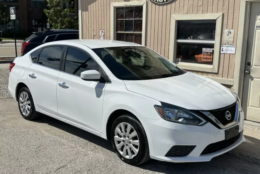 2019 Nissan Sentra SV photo 1