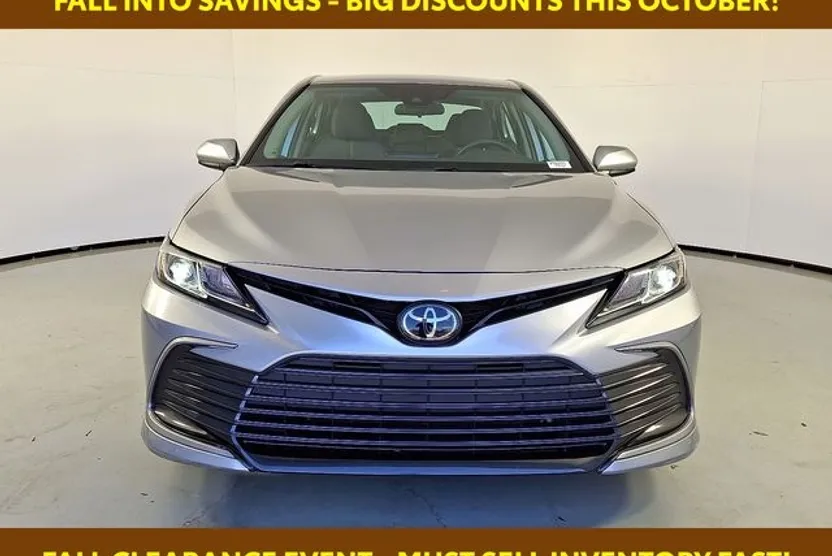 2023 Toyota Camry LE photo 1