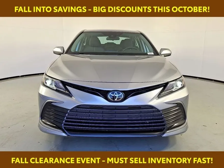2023 Toyota Camry LE photo 1
