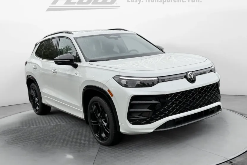 2025 Volkswagen Tiguan SE R-Line Black photo 1