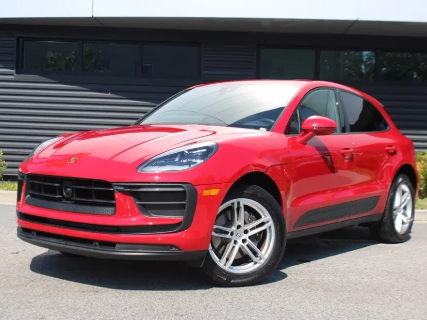 2024 Porsche Macan Base photo 1