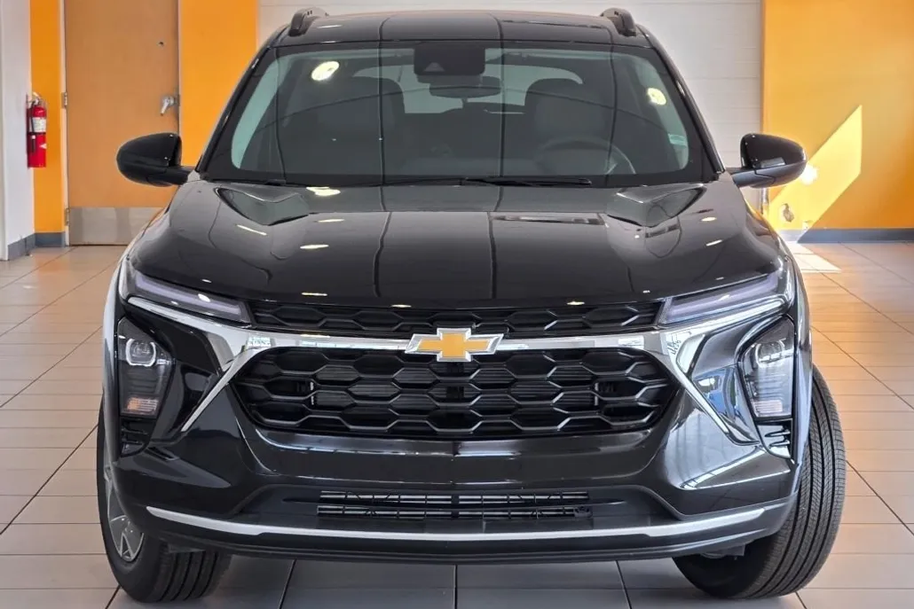 2025 Chevrolet Trax LT photo 1