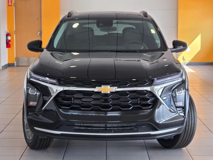 2025 Chevrolet Trax LT photo 1