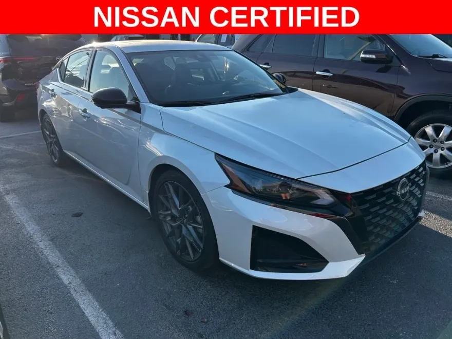 2023 Nissan Altima SR photo 1
