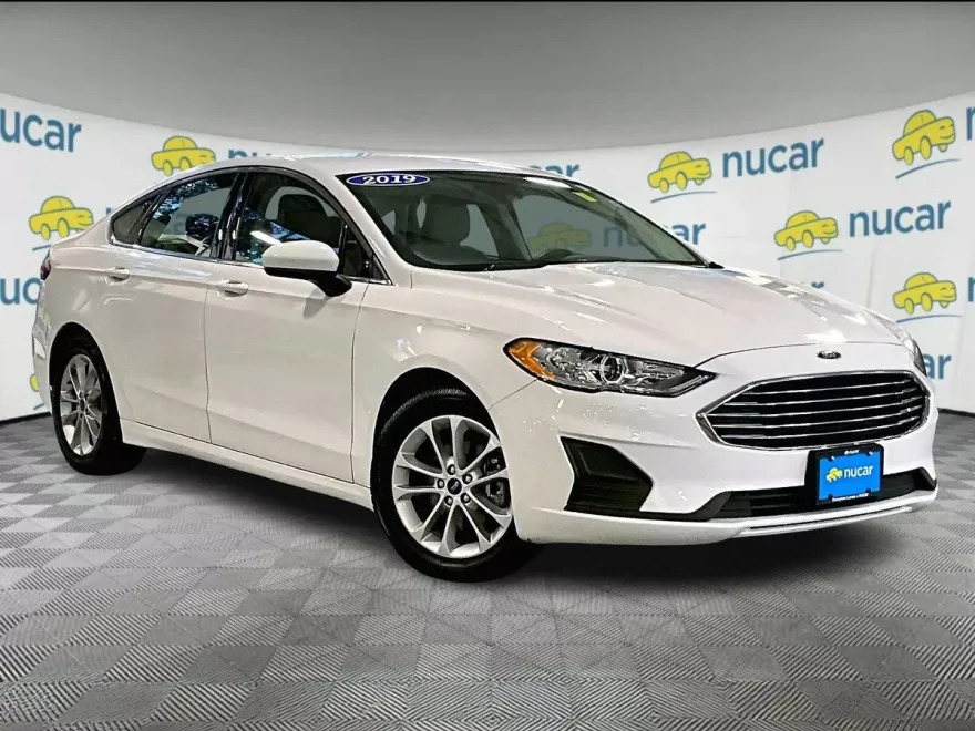 2019 Ford Fusion SE photo 1