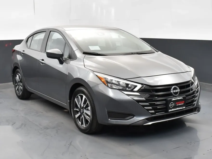 2025 Nissan Versa 1.6 SV photo 1