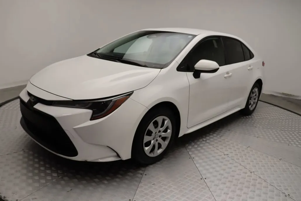 2023 Toyota Corolla LE photo 1