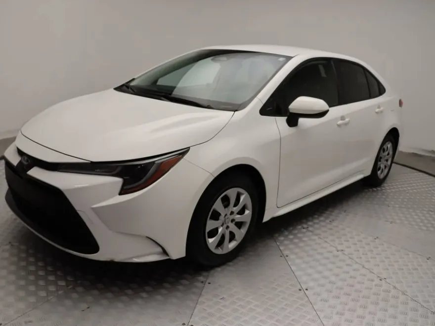 2023 Toyota Corolla LE photo 1