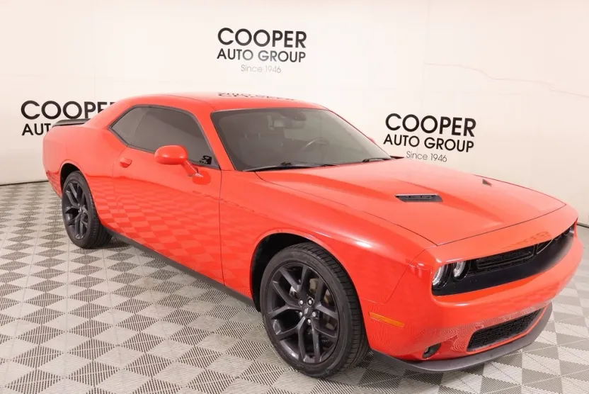 2021 Dodge Challenger SXT photo 1