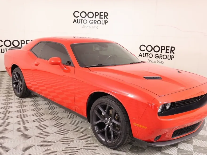 2021 Dodge Challenger SXT photo 1