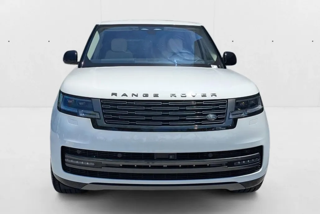 2023 Land Rover Range Rover SE photo 1