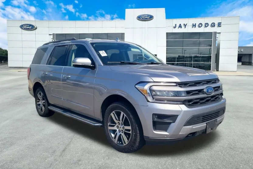 2022 Ford Expedition XLT photo 1