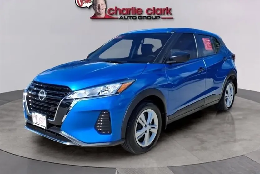 2025 Nissan Kicks Play S photo 1