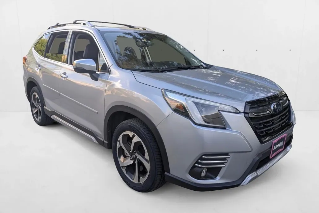 2023 Subaru Forester Touring photo 1