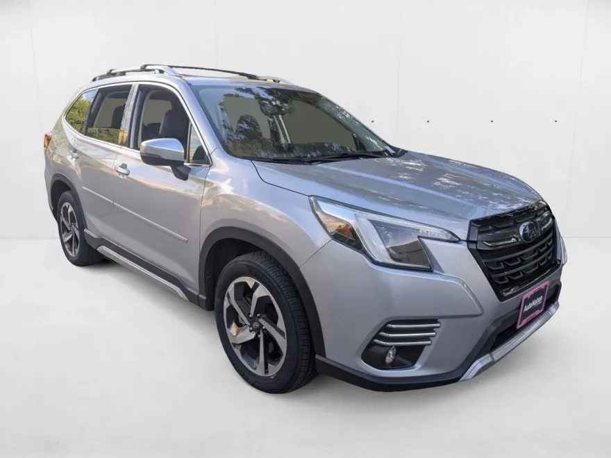 2023 Subaru Forester Touring photo 1