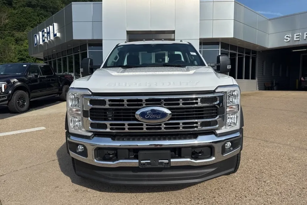 2025 Ford F-550 XL photo 1