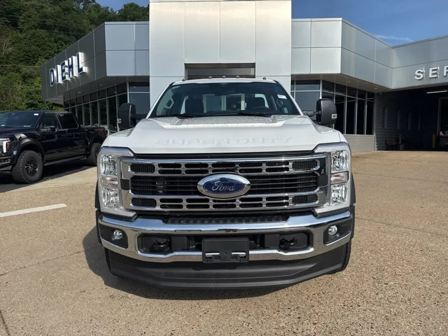 2025 Ford F-550 XL photo 1