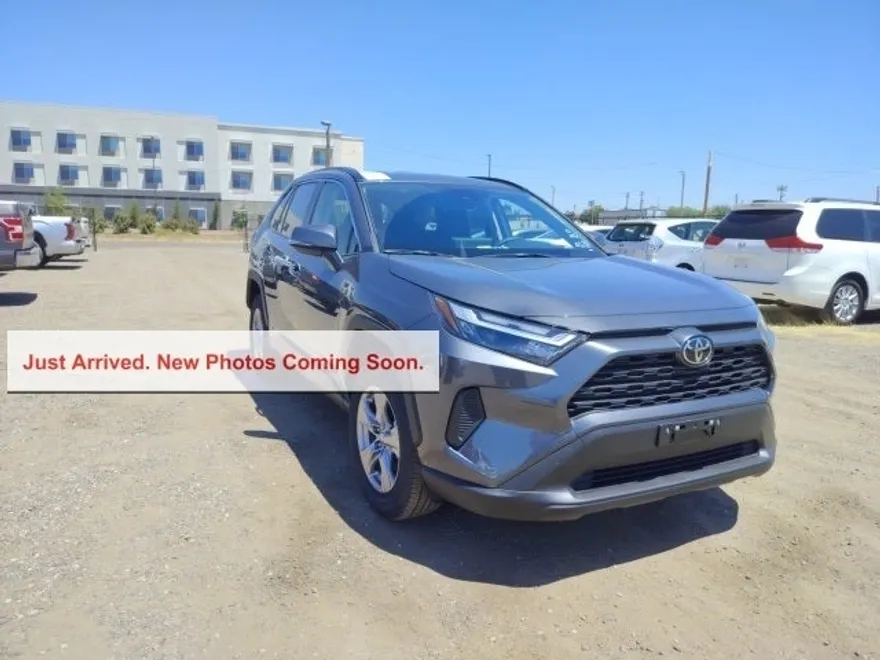 2025 Toyota RAV4 Hybrid LE photo 1