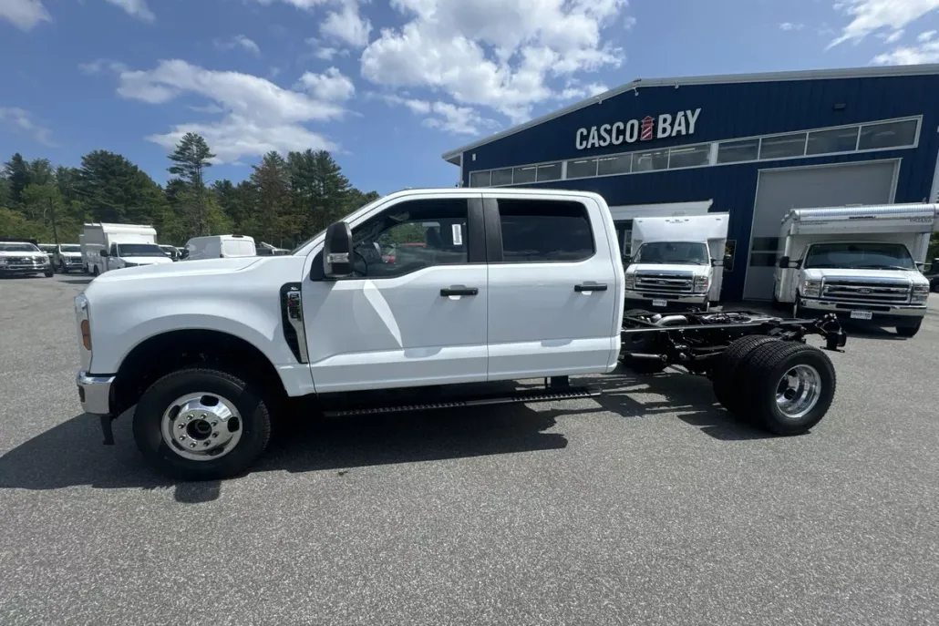 2025 Ford F-350 XL photo 1