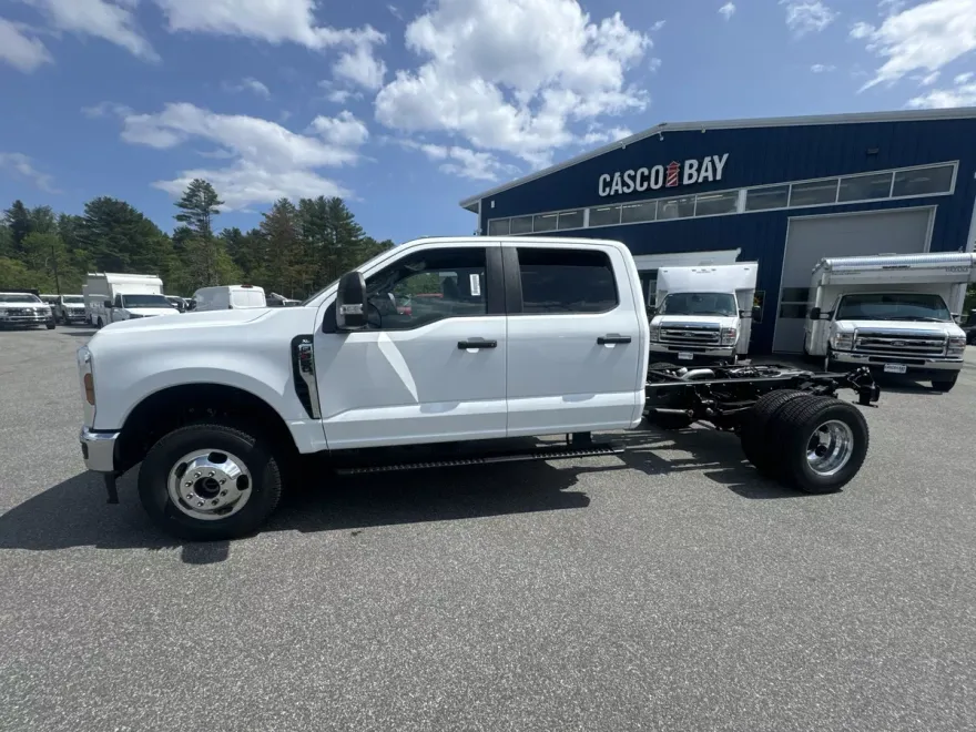 2025 Ford F-350 XL photo 1