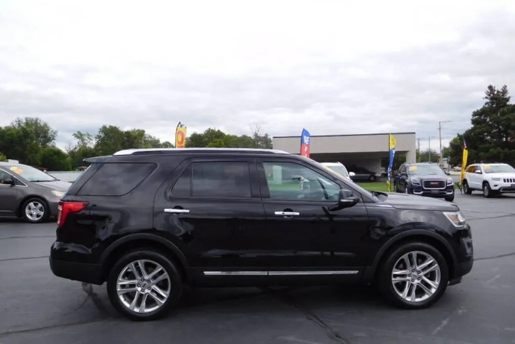 2016 Ford Explorer Limited photo 1