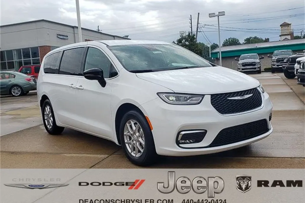 2026 Chrysler Pacifica photo 1