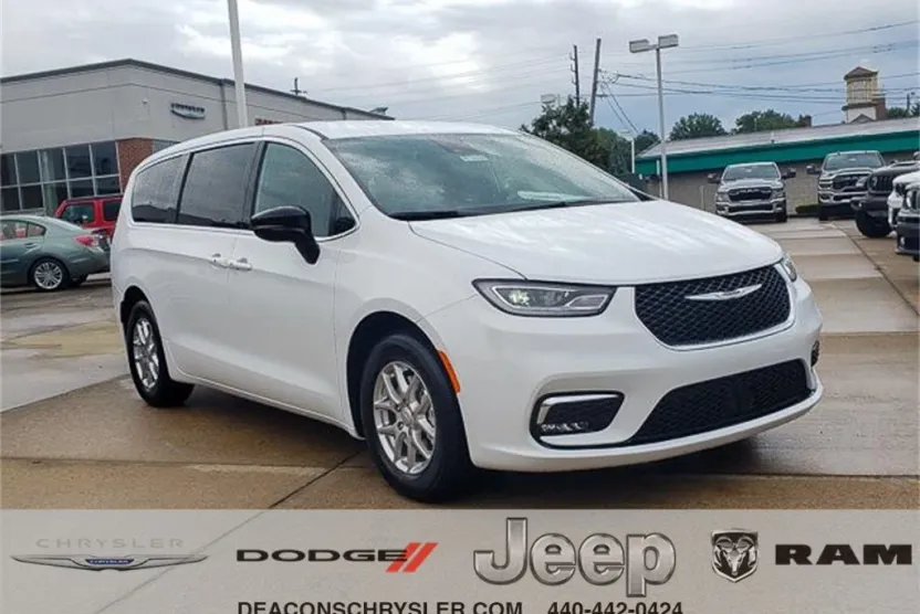 2026 Chrysler Pacifica photo 1