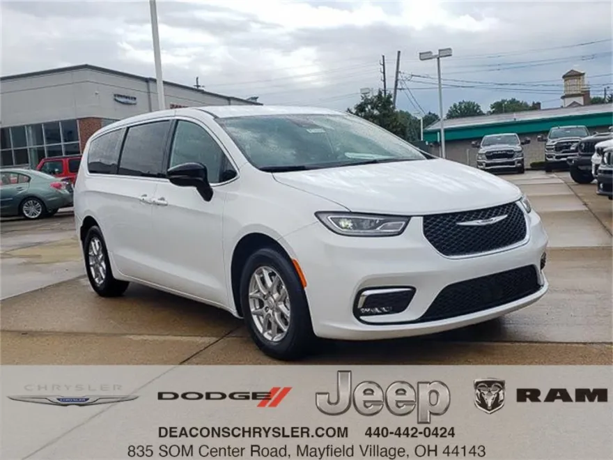 2026 Chrysler Pacifica photo 1