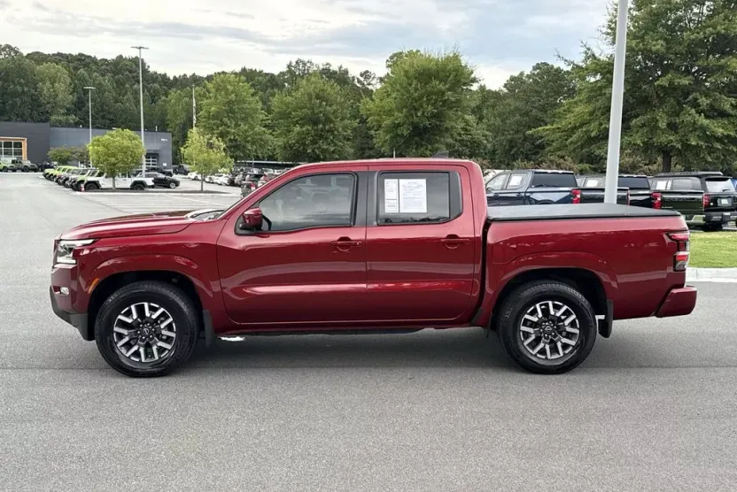 2024 Nissan Frontier SL photo 1