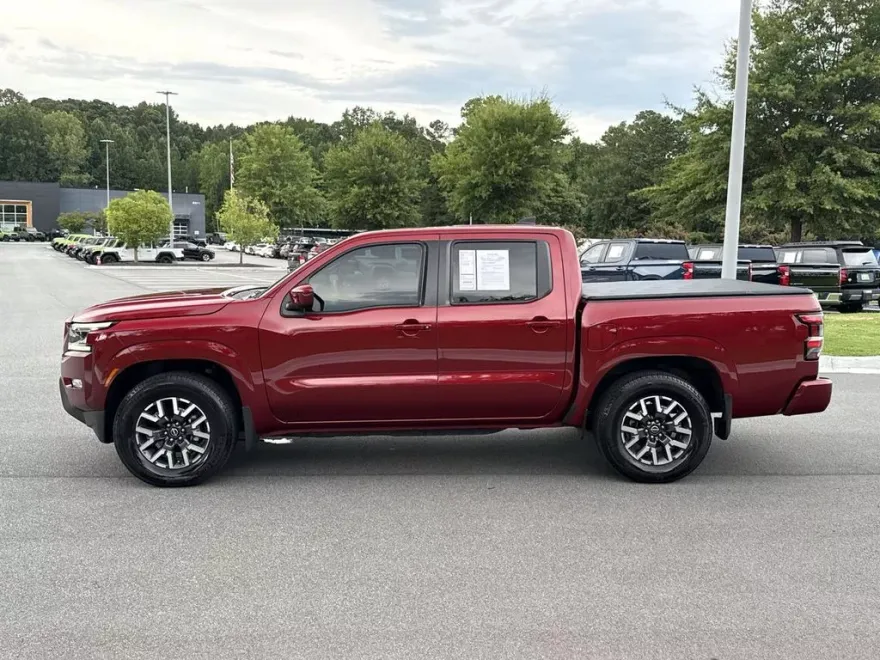 2024 Nissan Frontier SL photo 1