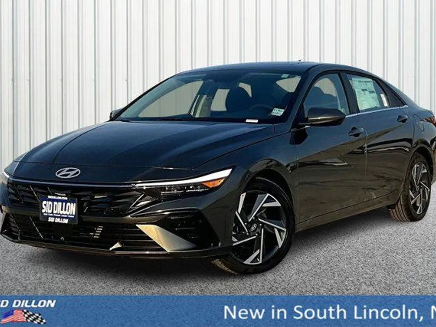 2025 Hyundai Elantra SEL Convenience photo 1