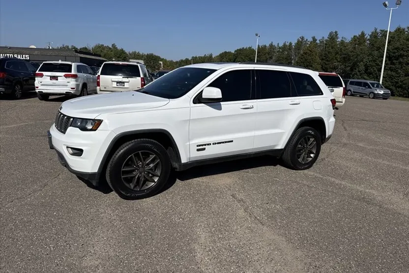 2016 Jeep Grand Cherokee Laredo photo 1