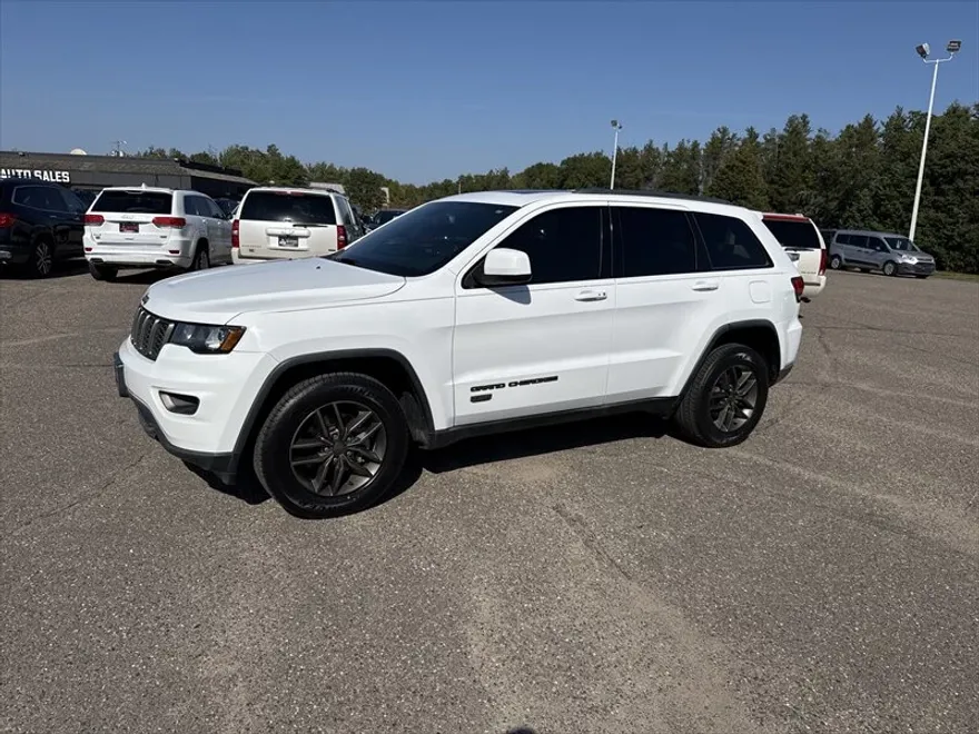 2016 Jeep Grand Cherokee Laredo photo 1