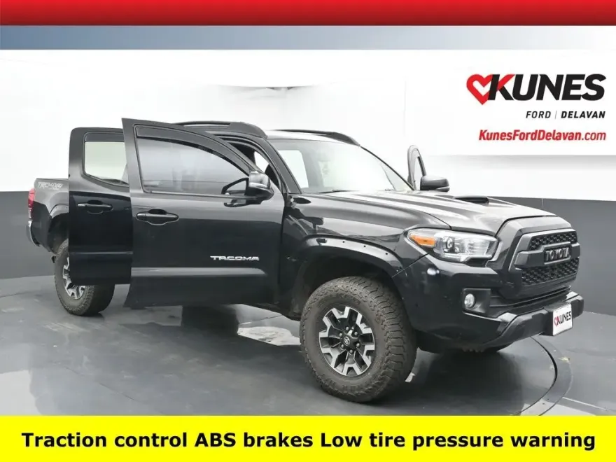 2017 Toyota Tacoma SR photo 1