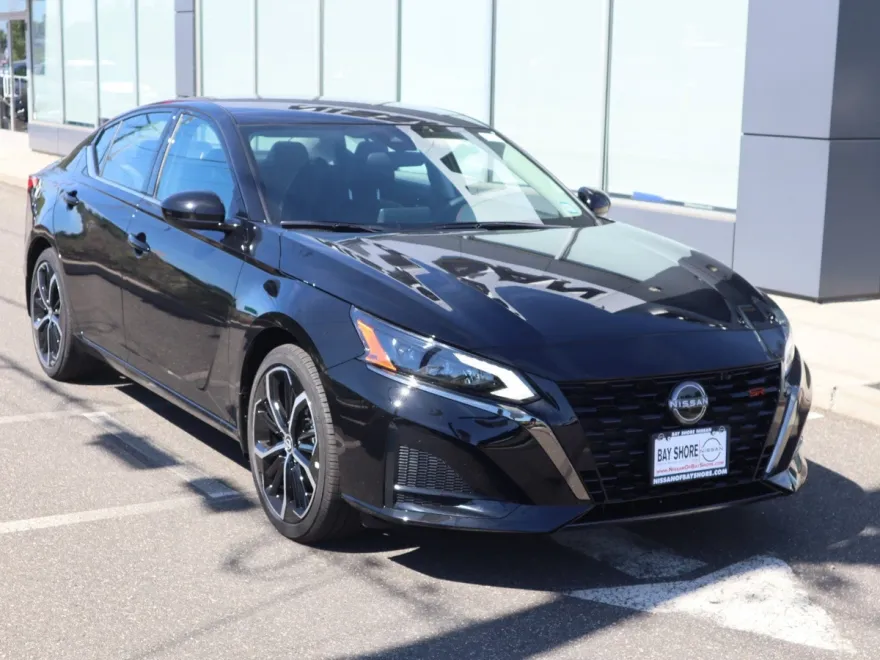 2025 Nissan Altima SR photo 1