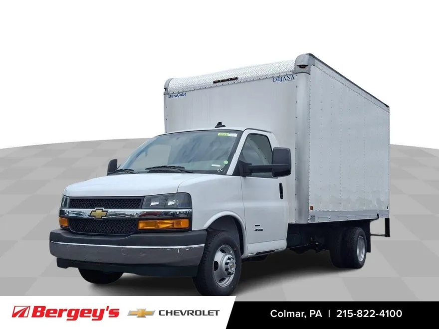 2024 Chevrolet Express Cutaway Base photo 1