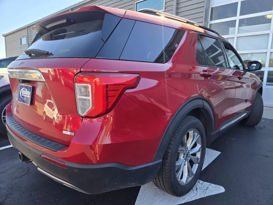 2020 Ford Explorer XLT photo 1