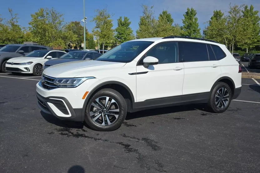 2023 Volkswagen Tiguan S photo 1