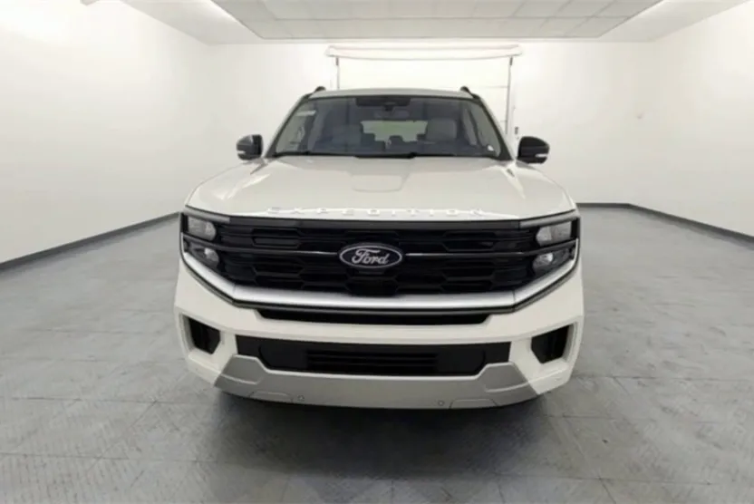 2025 Ford Expedition Platinum photo 1