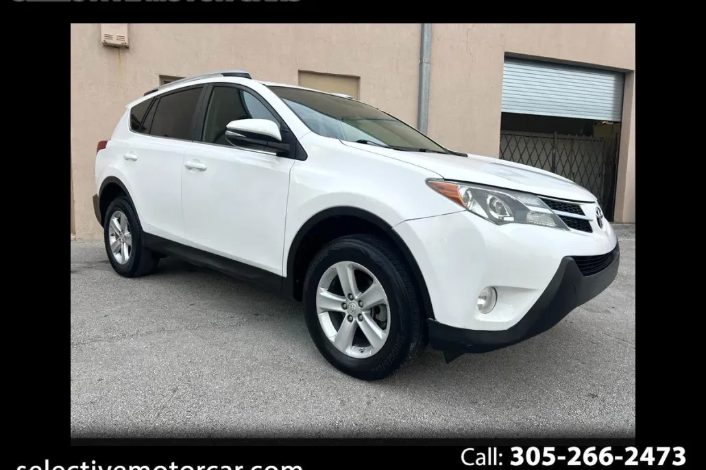 2013 Toyota RAV4 XLE photo 1