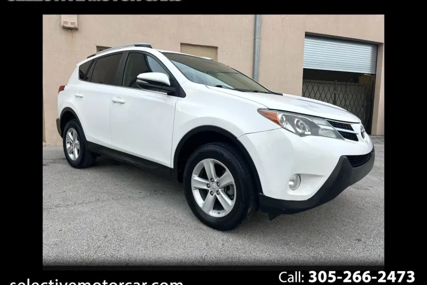 2013 Toyota RAV4 XLE photo 1