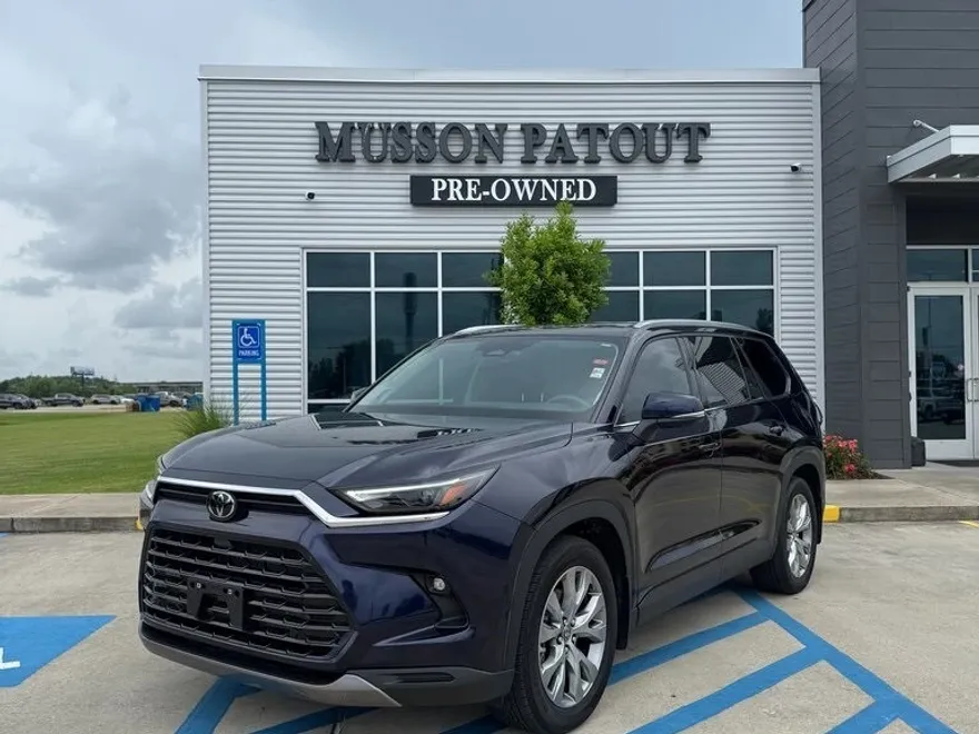 2024 Toyota Highlander Hybrid Limited photo 1