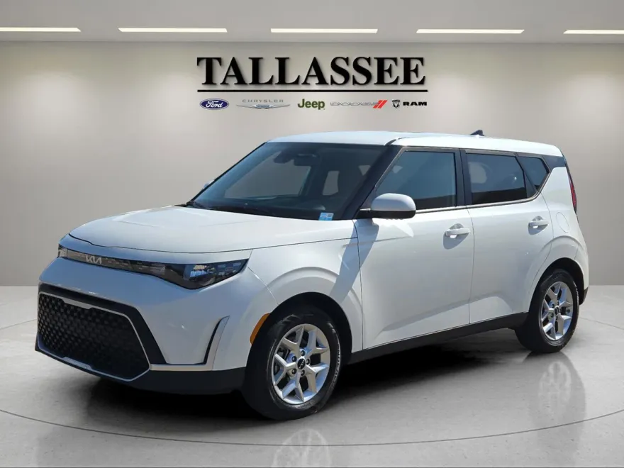 2024 Kia Soul LX photo 1