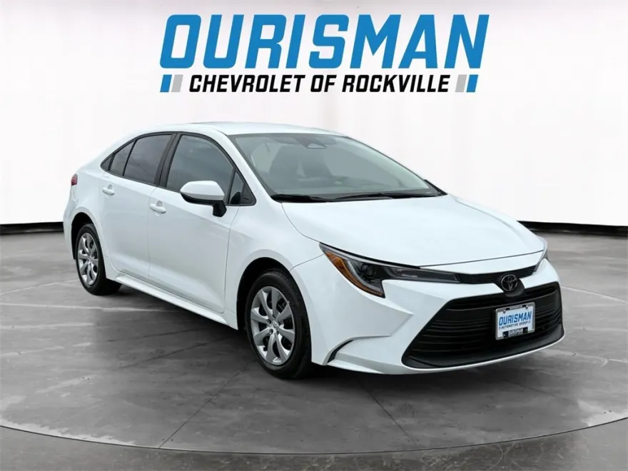 2025 Toyota Corolla LE photo 1