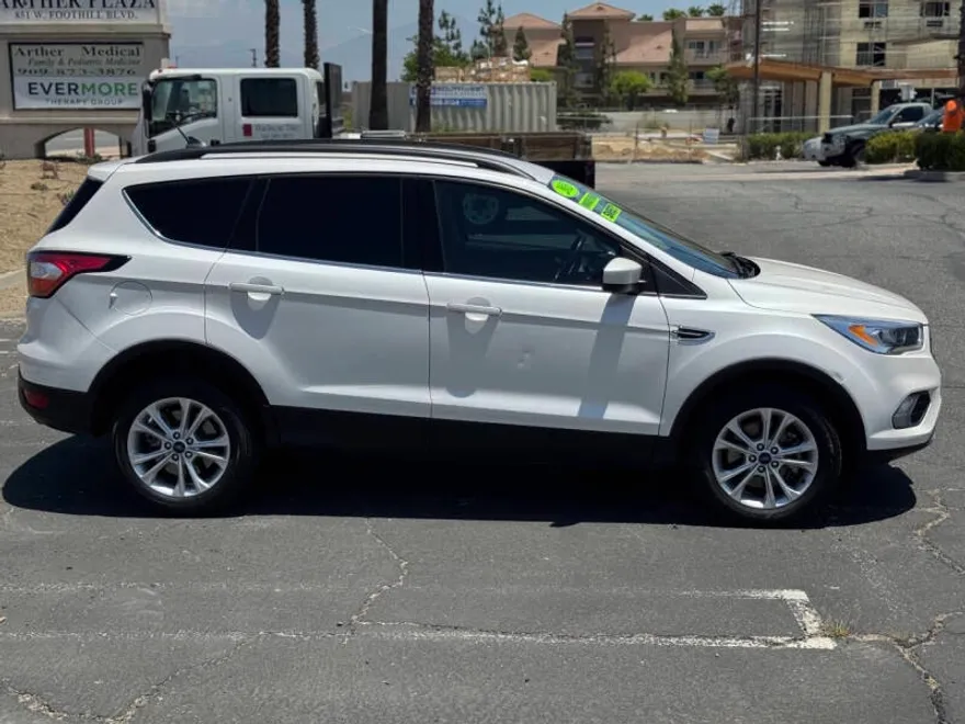 2018 Ford Escape SEL photo 1